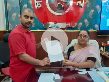 मुंगेर जिला युवा कांग्रेस कमिटी जिला उपाध्यक्ष एडवोकेट प्रणव कुमार ने लल्लू पोखर मोहल्ला के सीढ़ी घाट की मरम्मत करवाने के संबंध में नगर निगम की मेयर को ज्ञापन सौंपा