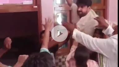 अमरोहा: गांव सहसपुर अली नगर में घरेलू विवाद के चलते पंचायत में जमकर हुई मारपीट, वीडियो वायरल, पुलिस जांच में जुटी