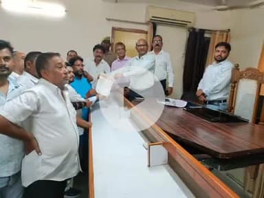 फिरोज़ाबाद: ऑनलाइन ट्रेडिंग से बर्बादी की कगार पर व्यापार, व्यापारियों ने दबरई डीएम कार्यालय और एसडीएम मुख्यालय को दिया ज्ञापन