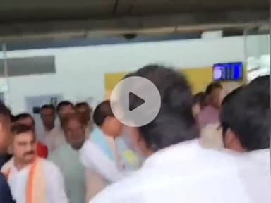 पिंड्रा: वाराणसी एयरपोर्ट पर केंद्रीय मंत्री शिवराज चौहान का भव्य स्वागत, आपातकाल को लेकर प्रदर्शनी में होंगे शामिल