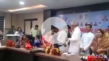 हुज़ूर: रीजनल इंडस्ट्री स्किल एंड एंप्लॉयमेंट कॉन्क्लेव में रीवा के लाभार्थियों को प्रमाण पत्र और चेक वितरित