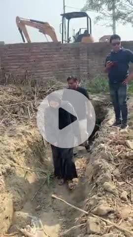 नालो कि सफाई का जायज़ा लेती हुई समाज सेवी मामून शाह खान कि पत्नी नगर पालिका अध्यक्ष सना मामून