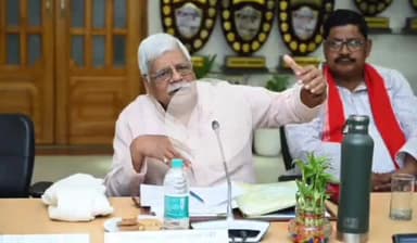 मेदिनीनगर (डालटनगंज): पंडित दीनदयाल उपाध्याय मंडल के सभागार में सांसद वीडी राम ने मंडल संसदीय समिति की बैठक में रेलवे से जुड़े मामलों को उठाया