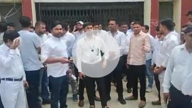 भगवानपुर: भगवानपुर तहसील कार्यालय पर अधिवक्ता एसोसिएशन ने की तालाबंदी, नायब तहसीलदार के खिलाफ किया धरना प्रदर्शन