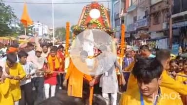 गोपालगंज: शहर के कॉलेज रोड सहित अन्य जगहों से गुजरी भगवान जगन्नाथ की यात्रा, उमड़ी भक्तों की भीड़