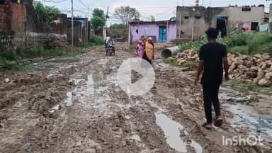 श्योपुर: हसनपुर हवेली में कच्चा सड़क मार्ग बना मुसीबत 
नहीं सुन रहे जिम्मेदार, बारिश में दल-दल में तब्दील हुई सड़क।
#Jansamasya