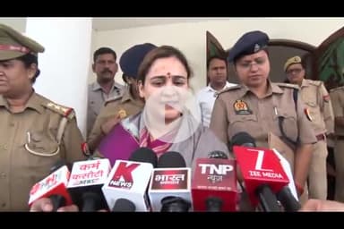 कानपुर: उत्तर प्रदेश महिला आयोग की उपाध्यक्ष ने की जनसुनवाई, कहा- महिला अपराधों में आई कमी, सरकार की संवेदनशीलता का प्रमाण