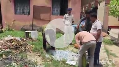 शिवहर: पुरनहिया थाना में विभिन्न मामलों में ज़ब्त 61 लीटर शराब को किया गया नष्ट