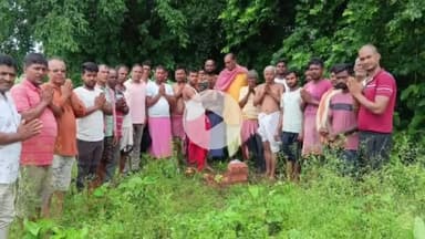 बलियापुर: कोठा बाबा मंदिर निर्माण को लेकर सिंदूरपुर में सोलह आना कमेटी की बैठक की गई