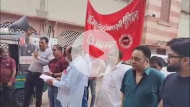 लाडपुरा: वेस्ट सेन्ट्रल रेलवे एम्पलॉईज यूनियन के नेतृत्व में ट्रेक मेंटेनर ने मंडल रेल प्रबंधक कार्यालय पर किया विशाल प्रदर्शन