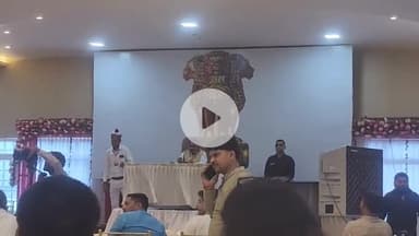 झांसी: ग्वालियर रोड स्थित नगर के एक विवाह घर में मॉक पार्लियामेंट में राहुल गांधी पर टिप्पणी के बाद हुआ हंगामा