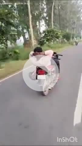 जानसठ: भोपा के गाँव जौली मार्ग पर खतरनाक स्टंटबाजी, बाइक पर लेटकर चलाता दिखा एक युवक, वीडियो सोशल मीडिया पर वायरल