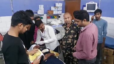 कुटुंबा: रिसियप के सड़सी के समीप साइकिल सवार को बचाने में बाइक पलटी, तीन युवक घायल, पार्क घूमकर लौटते समय घटी घटना