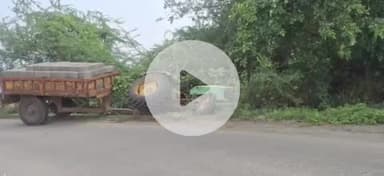 గరిడేపల్లి: మర్రికుంట వద్ద కెనాల్లోకి దూసుకెళ్లిన ట్రాక్టర్