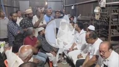 खालवा: पूर्व कैबिनेट मंत्री सचिन यादव ने पंधाना रोड पर पीड़ित परिवार से मुलाकात की