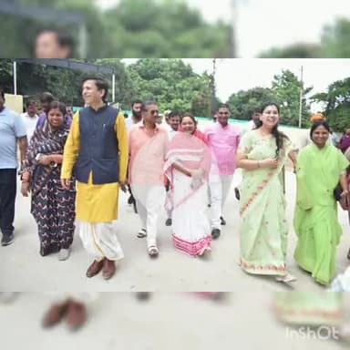 देवरिया नगर पालिका द्वारा नवनिर्मित पार्किंग स्थल के शुभारम्भ एवं एक पेड़ माँ के नाम कार्यक्रम में।