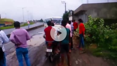 NHAI के अनदेखी के कारण सड़क हुआ जर्जर, आवाजाही में हो रही परेशानी, दुर्घटना की आशंका #chandilnews #NHAI