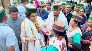 टापरी: सांसद कंगना रनौत किन्नौर पहुंची, लोगों ने किया स्वागत, कंगना ने सुनी समस्याएं