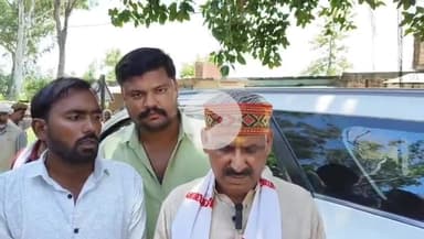 हरैया थाना क्षेत्र के परसपुर कमदा गांव में बरामदे में सो रहे किराना दुकानदार पंकज जयसवाल की पुलिस की गाड़ी से हुई मौत एस