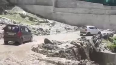 टापरी: किन्नौर के रुनंग नाले में बारिश के बाद आई बाढ़ से बंद हुए NH-5 को प्रशासन ने किया बहाल, वाहनों की आवाजाही शुरू