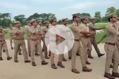 बलरामपुर: एसपी ने पुलिस लाइन में साप्ताहिक परेड का निरीक्षण किया, स्वास्थ्य एवं दक्षता की परख हेतु टोलीवार ड्रिल कराई गई