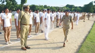 रामपुर: शुक्रवार को पुलिस लाइन में पुलिस अधीक्षक ने परेड की सलामी लेकर किया निरीक्षण