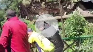 राजगढ़ी: एसडीआरएफ, पुलिस व राजस्व विभाग की टीम ने नौ कैंची बैंड के पास मलबे में दबे दो लापता लोगों की तलाश के लिए अभियान चलाया