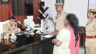 रामपुर: शुक्रवार को कलेक्ट्रेट स्थित कार्यालय पर पुलिस अधीक्षक विद्यासागर मिश्र ने जन शिकायतें सुनीं