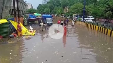इंदौर: बारिश से इंदौर की सड़कें बनीं तालाब, घरों-कार्यालयों में घुसा पानी, नगर निगम के दावों की खुली पोल