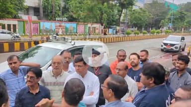 इंदौर: महापौर ने वार्ड 43 का औचक निरीक्षण किया, सफाई व्यवस्था देखी और रहवासियों से संवाद किया