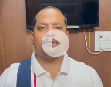 बाबा मसाननाथ मंदिर परिसर में सीवर का गंदा पानी बहने को लेकर युवा कांग्रेस के अध्यक्ष विकास सिंह ने नगर निगम को घेरा