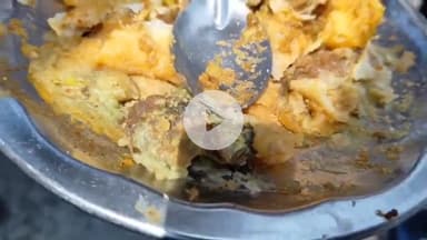 कानपुर: गोविंद नगर के एक दुकान में कस्टमर को दिए गए समोसे में निकली फफूंदी, फूड विभाग की टीम ने सैंपल लेने से किया मना