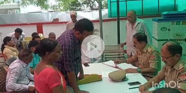 बागपत: कोतवाली बागपत परिसर में आयोजित थाना समाधान दिवस में इंस्पेक्टर ने फरियादियों की समस्याएं सुनीं