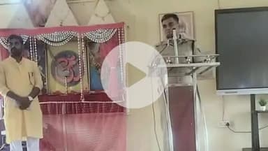 बेरमो: बेरमो थाना प्रभारी रोहित सिंह ने 'नशा छोड़ो, जीवन जोड़ो' और ट्रैफिक जागरूकता कार्यक्रम किया