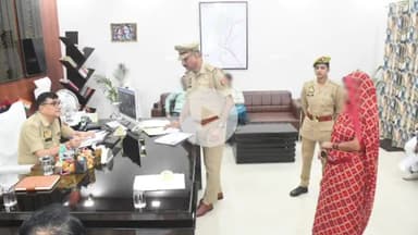 रामपुर: पुलिस अधीक्षक विद्यासागर मिश्र ने पुलिस कार्यालय में जनसुनवाई के दौरान 100 से अधिक फरियादियों की फरियाद सुनी