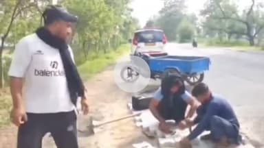 ਫਿਲੌਰ: ਫਿਲੋਰ ਤੋਂ ਨਵਾਂ ਸ਼ਹਿਰ ਰੋਡ ਦੀ ਖਸਤਾ ਹਾਲਤ ਨੂੰ ਲੈ ਇਲਾਕਾ ਨਿਵਾਸੀ ਪਰੇਸ਼ਾਨ, ਨੌਜਵਾਨਾਂ ਨੇ ਖੁਦ ਕੀਤਾ ਮੁਰੰਮਤ ਦਾ ਕੰਮ ਸ਼ੁਰੂ #jansamasya