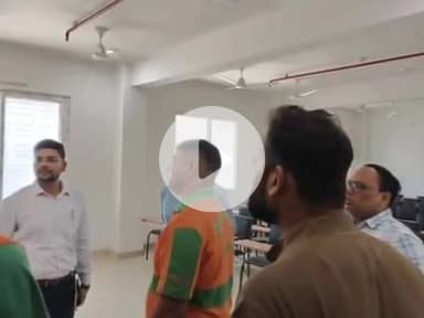 पूर्णिया पूर्व: पूर्णिया जिलाधिकारी ने बायसी अंचल में स्थित आपदा केंद्र का भौतिक निरीक्षण किया