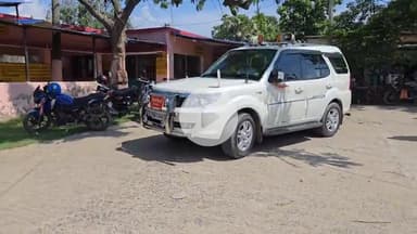 नाथनगर: नाथनगर में डीएम ने बीएलओ के साथ की बैठक, वोटर आईडी की त्रुटियों को ठीक करने का दिया निर्देश