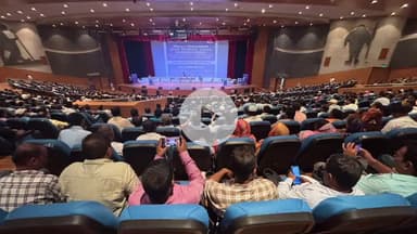 बेतिया: रमना मैदान के ऑडिटोरियम में जिलाधिकारी धर्मेन्द्र कुमार ने कहा- निर्वाचक सूची की शुद्धता लोकतंत्र की नींव है