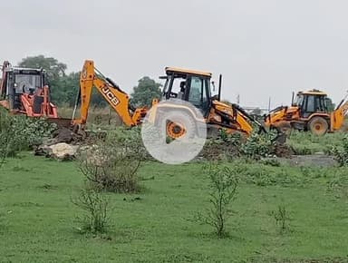 हुज़ूर: चोरहटा थाना क्षेत्र में दो अवैध कॉलोनियों पर बनी सड़क पर नगर निगम का बुलडोजर चला