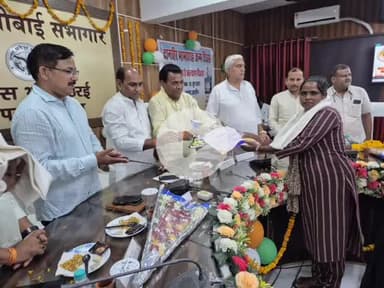 उरई: उरई में भामाशाह जयंती पर व्यापारी कल्याण दिवस का आयोजन, उत्कृष्ट करदाताओं व प्रेरक महिलाओं को किया गया सम्मानित