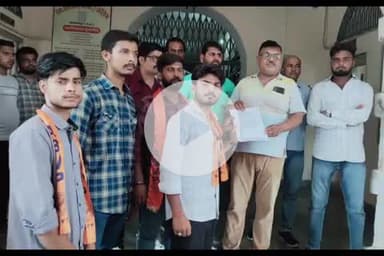 बलरामपुर: एमएलके पीजी कॉलेज में फीस बढ़ोतरी के खिलाफ ABVP ने किया विरोध प्रदर्शन, ज्ञापन देकर फीस बढ़ोतरी वापस लेने की मांग की