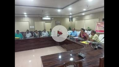 अमरोहा: अमरोहा के गांवों में बीमारियों के फैलने को लेकर डीएम ने अधिकारियों को दिए सख़्त निर्देश