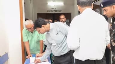 पवई: कलेक्टर पन्ना ने राजनीतिक दल के प्रतिनिधियों के साथ ईवीएम वेयरहाउस का त्रैमासिक निरीक्षण किया