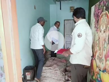 కనిగిరి: హనుమంతునిపాడు మండలంలోని పలు రేషన్ దుకాణాలను తనిఖీ చేసి రికార్డులను పరిశీలించిన తహసిల్దార్