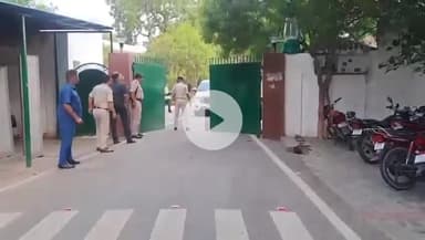 पूर्व मुख्यमंत्री दिग्विजय सिंह, आरजेडी अध्यक्ष लालू प्रसाद यादव और नेता प्रतिपक्ष तेजस्वी यादव से मुलाकात करने उनके आवा