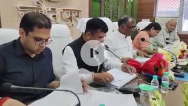 जौनपुर: कॉलेक्ट्रेट में हुई बैठक में राज्यमंत्री ने कहा- बरसात से पहले सभी सड़कें हों गड्ढा मुक्त