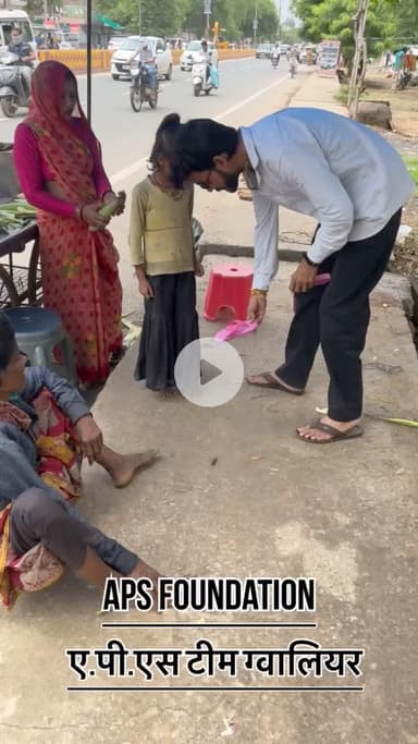 अब जरूरतमंद लोगों को चप्पल बांटने का काम शुरू हो गया है ..

Respect Girls help poor help animals 

#apsgurjar #help #viral #gwalior