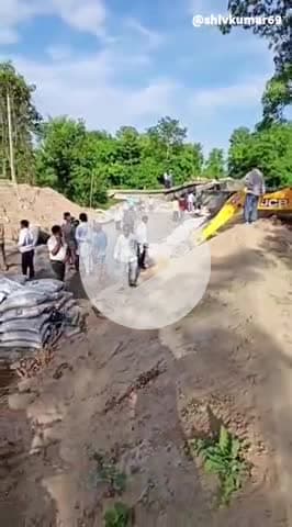 माधौटांडा नहर के साइफन का निर्माण कार्य शुरु केंद्रीय मंत्री के निर्देश पर किसान नेता देवस्वरूप पटेल ने किया निरीक्षण।