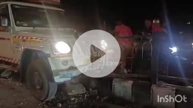 कोल: कठपुला पर मछली के बच्चों से भरी मैक्स पिकअप डिवाइडर में घुसी, चालक को आया नींद का झोंका, नहीं हुआ कोई घायल